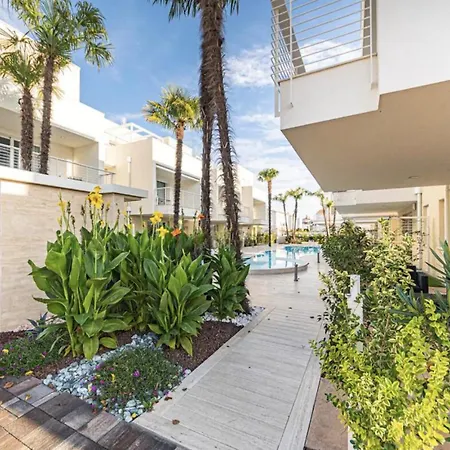 Elegante Con Piscina A Appartamento Lido di Jesolo